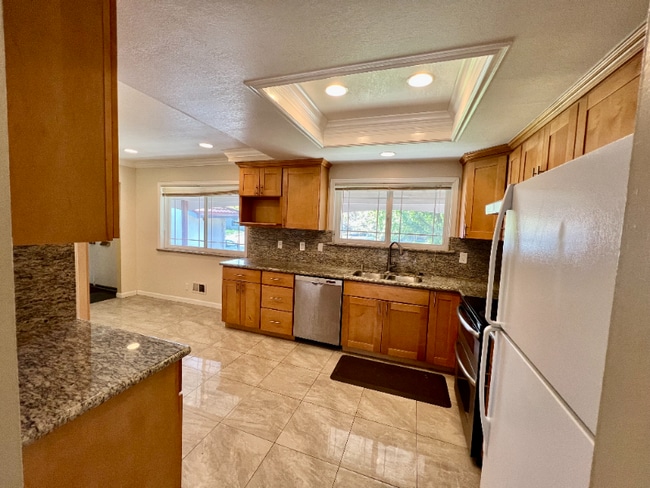 Building Photo - 811 Pescadero Dr
