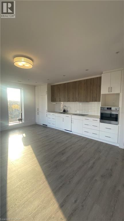 Building Photo - 181 King St S