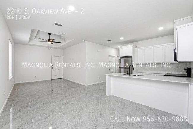 Building Photo - 2200 S Oakview Dr