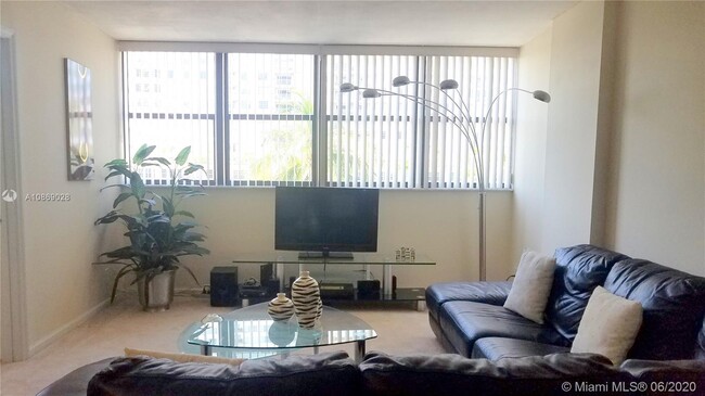 Foto del edificio - 2049 S Ocean Dr 204 Hallandale Beach Fl 33009