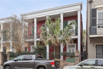 Building Photo - 1204 Chartres St