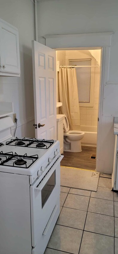 Primary Photo - 585 Case Ave