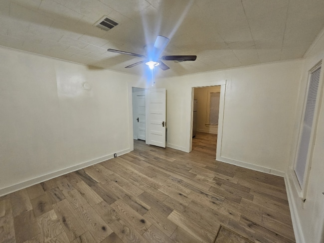 Foto del edificio - 321 W Elm St