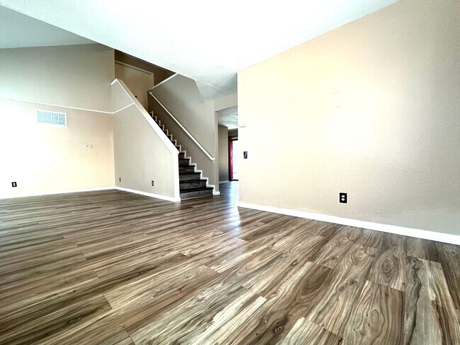 Building Photo - Lovely 3 Bed, 2.5 Bath with SOLAR and Comm...