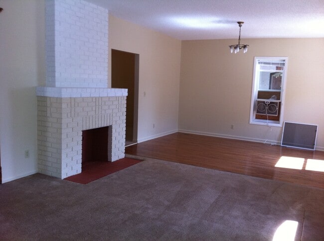 Building Photo - 1265 Park Ave