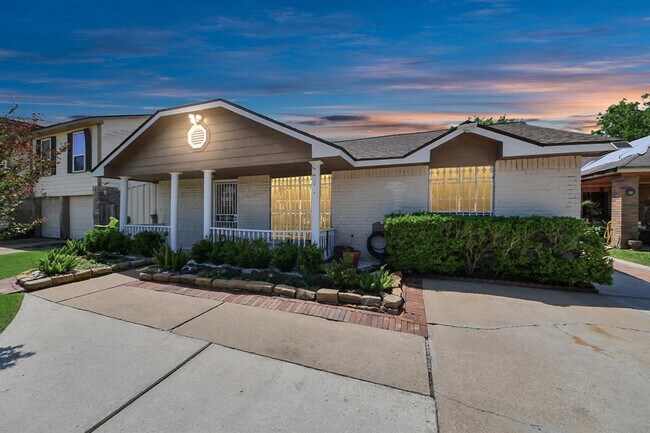 Foto del edificio - 12922 Grovemill Dr