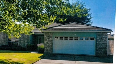 Building Photo - 104 Amanda Ct