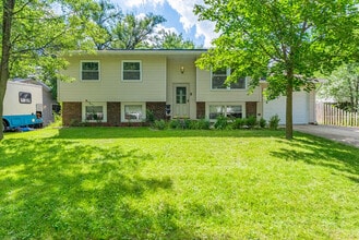 Building Photo - 121 S Orchard Dr