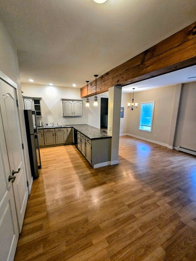 Building Photo - 264 Elm St