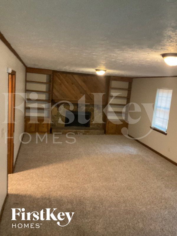 Foto del edificio - 9053 Southcrest Ct