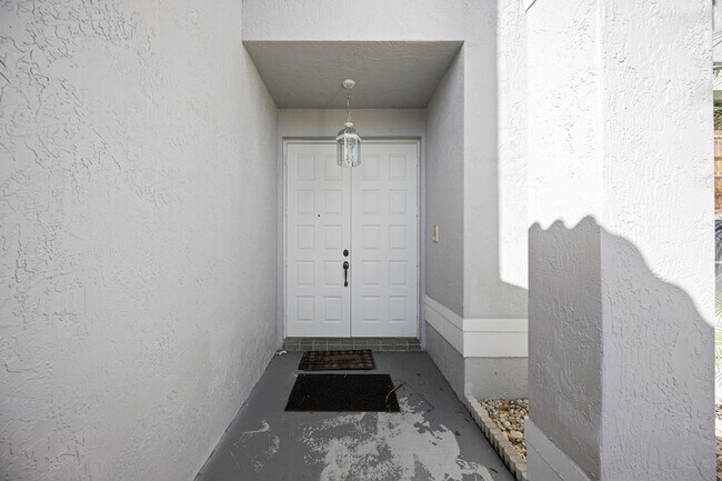 Building Photo - 18051 Rhumba Way