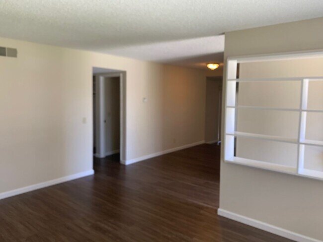 Foto del edificio - Excellent Value! Spacious Updated South Sa...