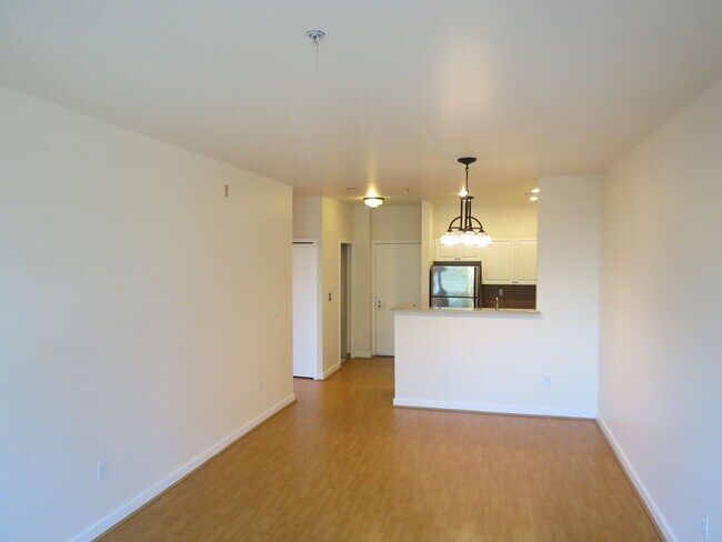 Building Photo - Incredible 1bed/1bath Condo Ideally Located in Belltown!