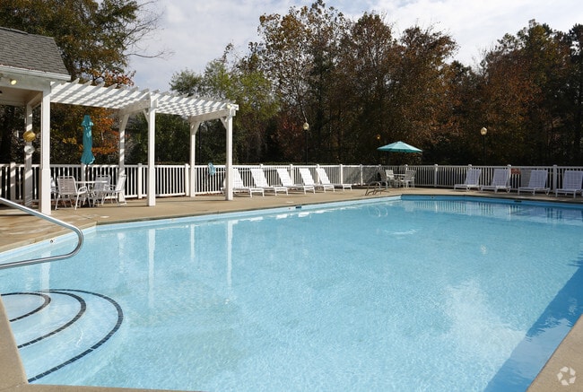 Pool - Heritage Apartments
