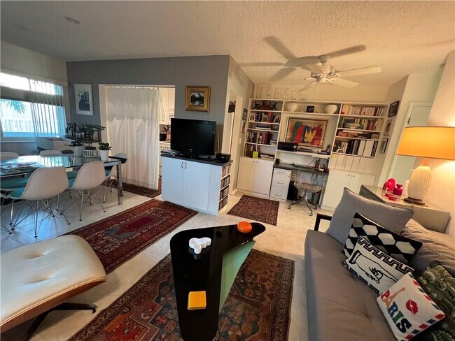 Foto del edificio - 2110 NE 39th St