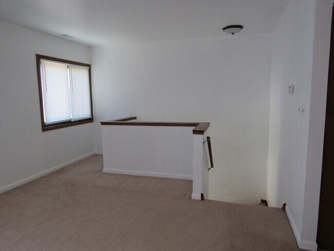 Foto del edificio - 2305 S Stewart Ave