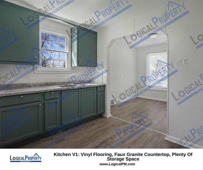 Building Photo - 3 Bed/ 1 Bath Bungalow W/ Porch, Basement,...