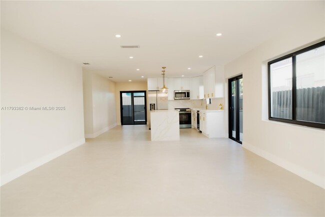 Foto del edificio - 3983 SW 2nd St