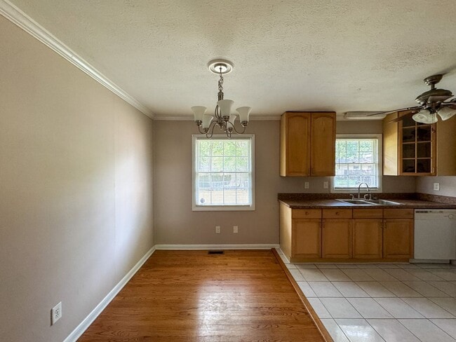 Building Photo - Charming 3 Bed 2 Bath Fayetteville Home with Fenced Yard