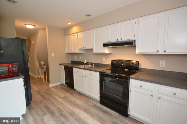 Foto del edificio - 3924 Collis Oak Ct