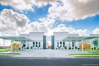 Building Photo - 3405 Sahara Dr