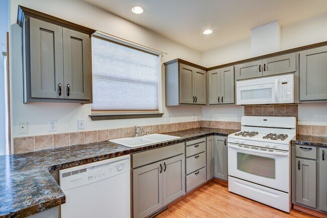 Foto del edificio - 2 Bed 2 Bath Single-Level Home (55 & over Community) Landscaping Included
