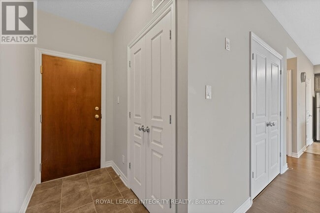 Building Photo - 21 Tadley Private