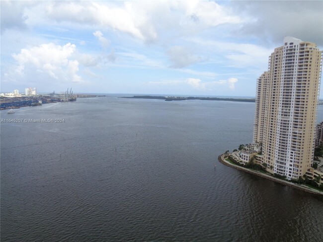 Foto del edificio - 335 S Biscayne Blvd