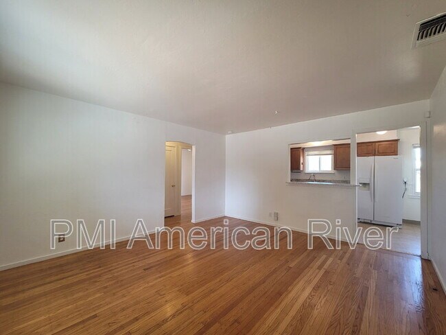 Foto del edificio - 2721 18th Ave
