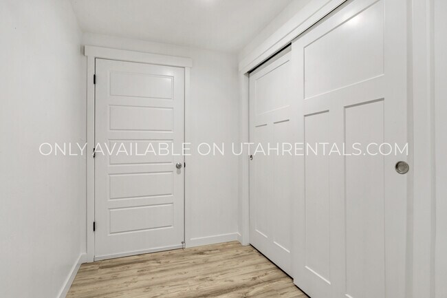 Building Photo - 173 E 460 N