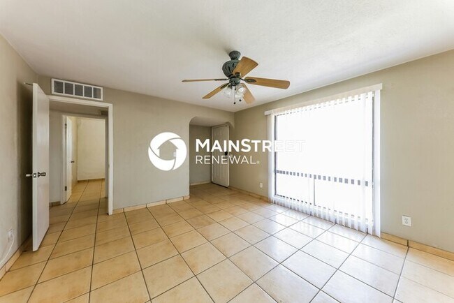 Foto del edificio - 3 Bedroom Pet-Friendly Home in Phoenix, AZ with Main Street Renewal