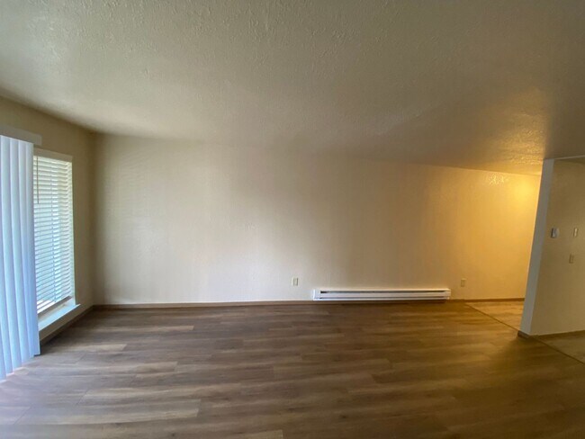 Building Photo - Two bedroom with balcony