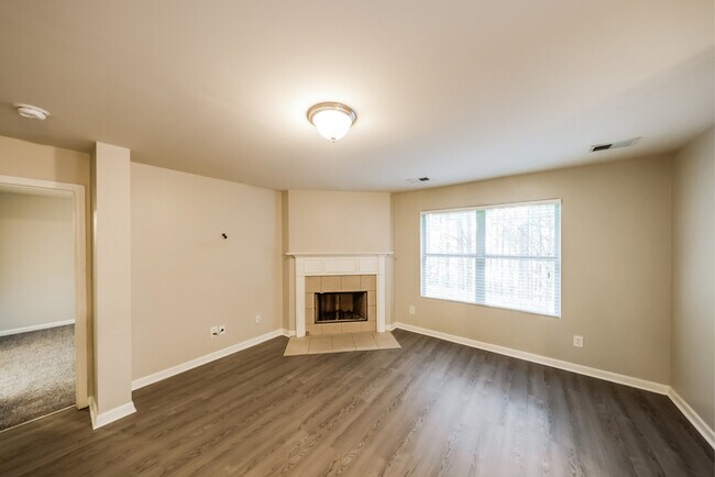 Building Photo - 249 Addison Dr
