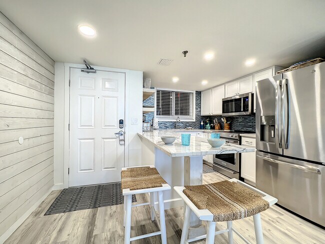Building Photo - Oceania Beach Club 305