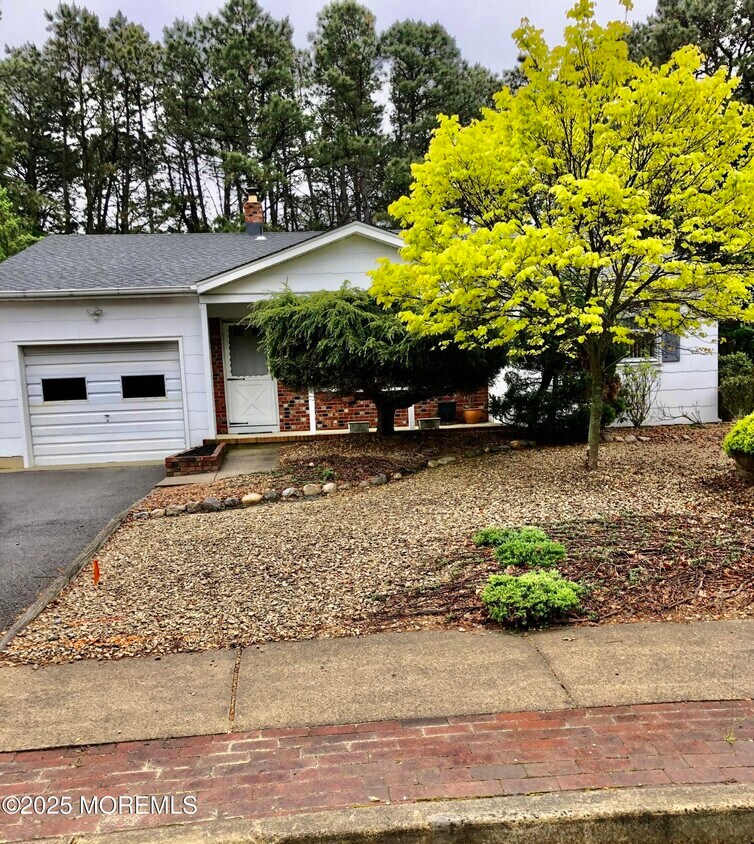 Foto principal - 24 Upton Ct