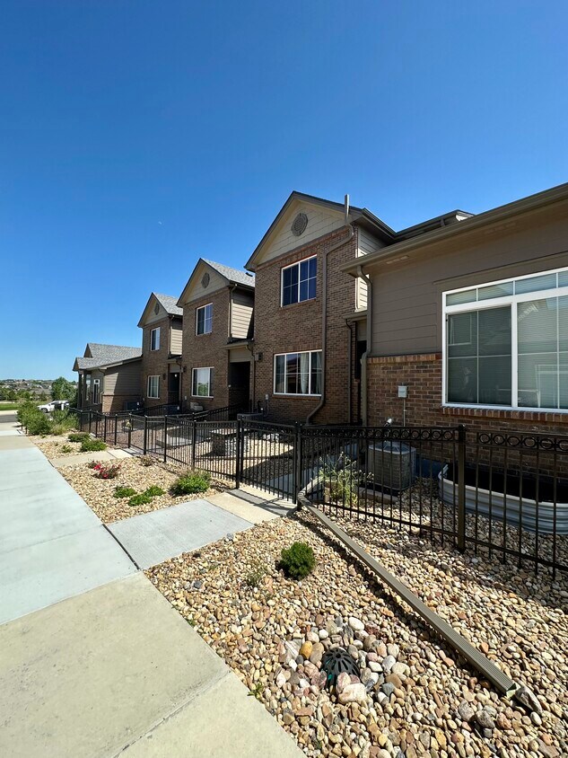 6775 S Old Hammer Ct, Aurora, CO 80016 Townhome Rentals in Aurora CO