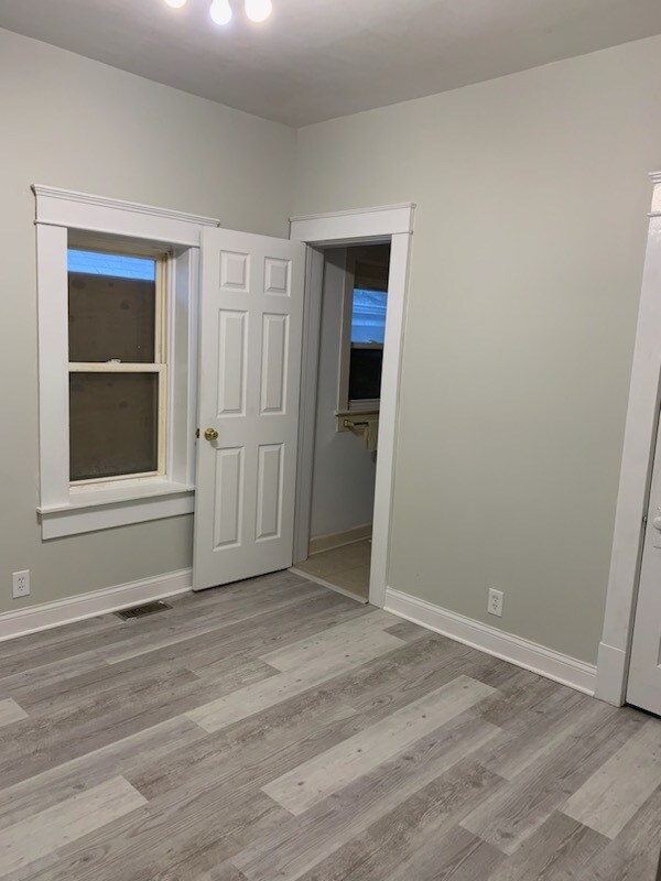Foto del edificio - 4902 E 23rd St