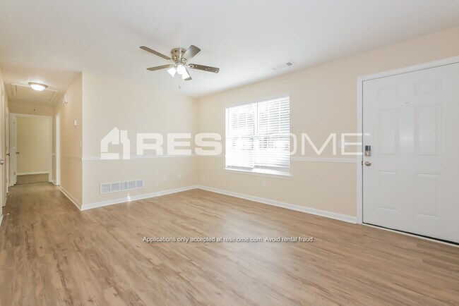 Foto del edificio - 8 Chelsea Ln