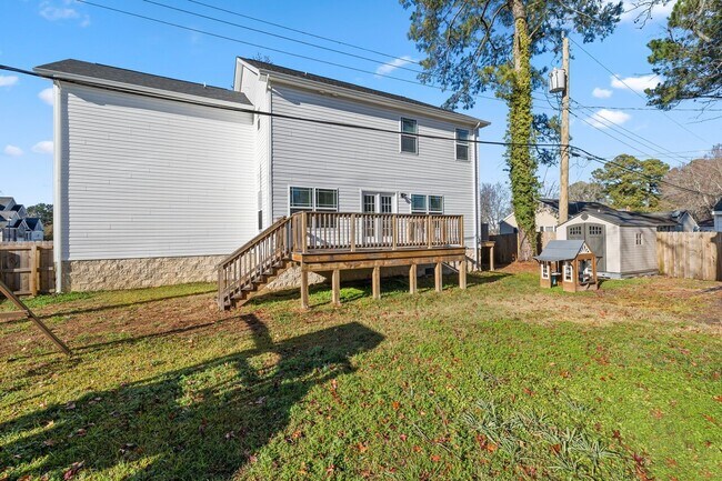 Building Photo - 18 Riverview Drive