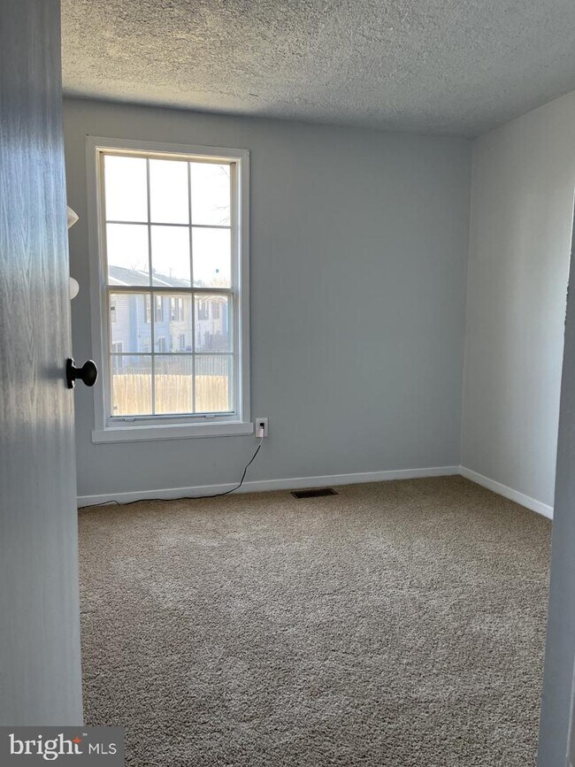 Building Photo - 1525 Iris Ct