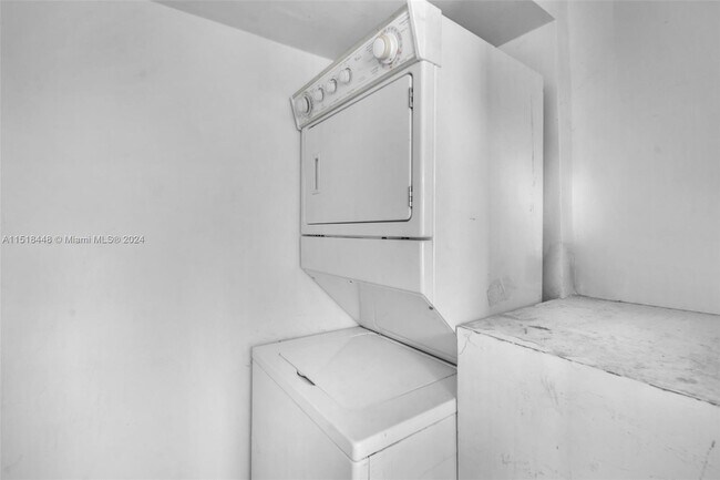 Building Photo - 1451 NW 20th Ct