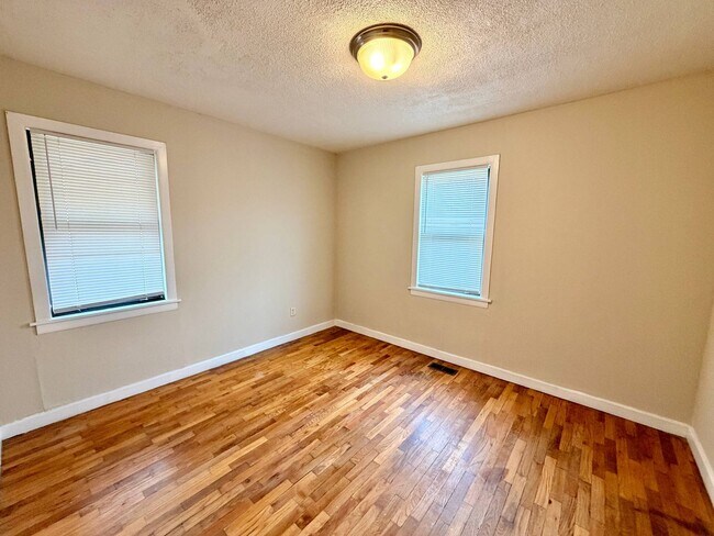 Foto del edificio - 1325 W 24TH St S