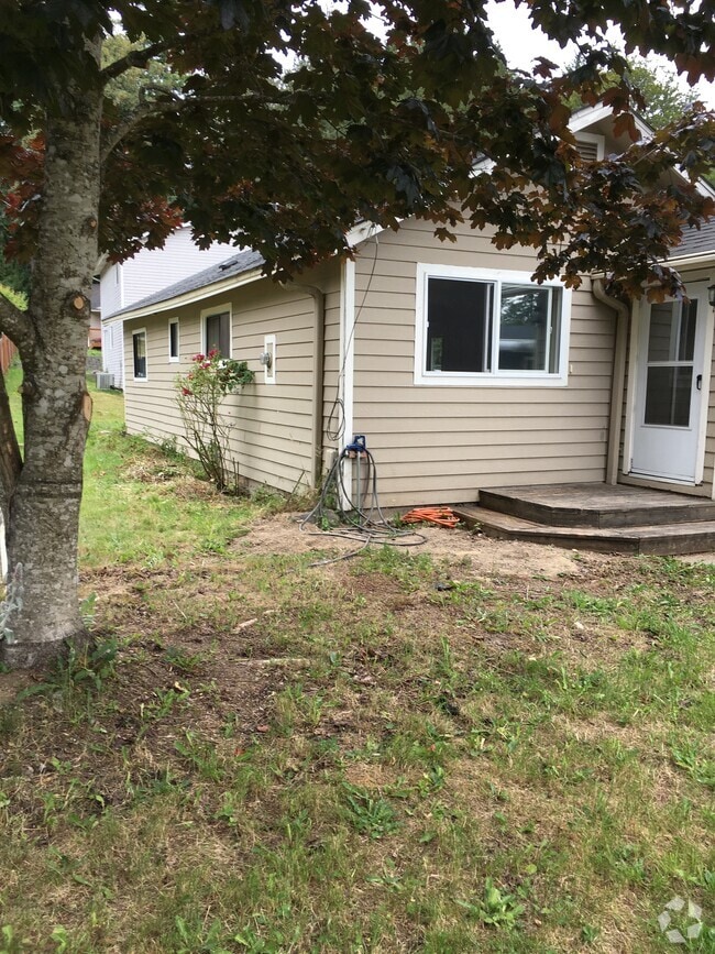 Front Yard - 1521 Carr Blvd