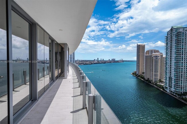 Foto del edificio - 300 Biscayne Boulevard Way