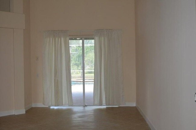 Foto del edificio - Stunning 5 bedroom 3 Bath Pool Home