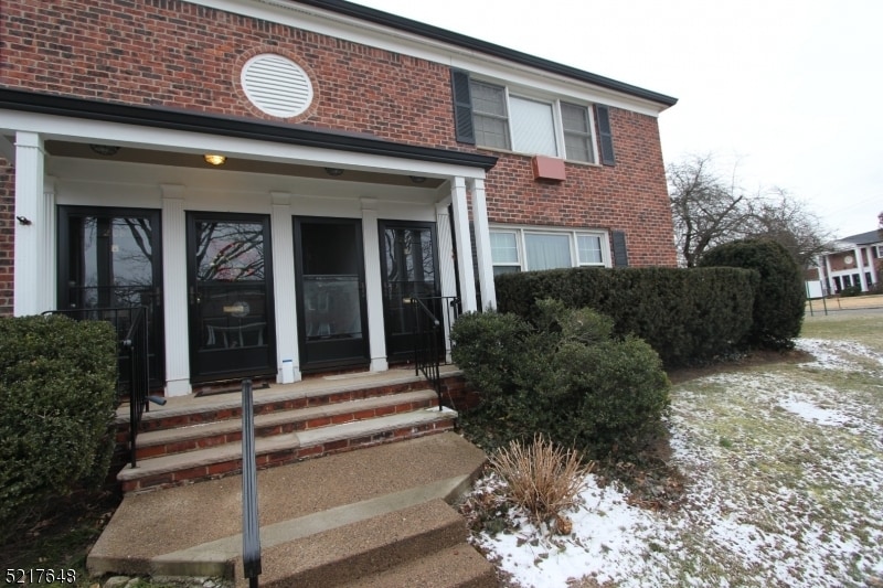 Primary Photo - 205 Pitney Pl