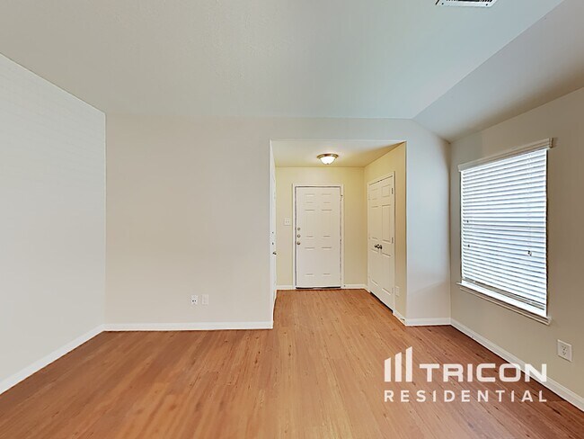 Foto del edificio - 21434 Jamals Way