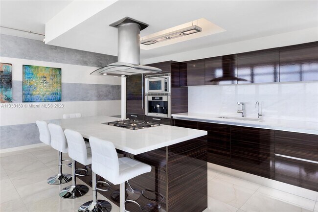 Foto del edificio - 3737 Collins Ave