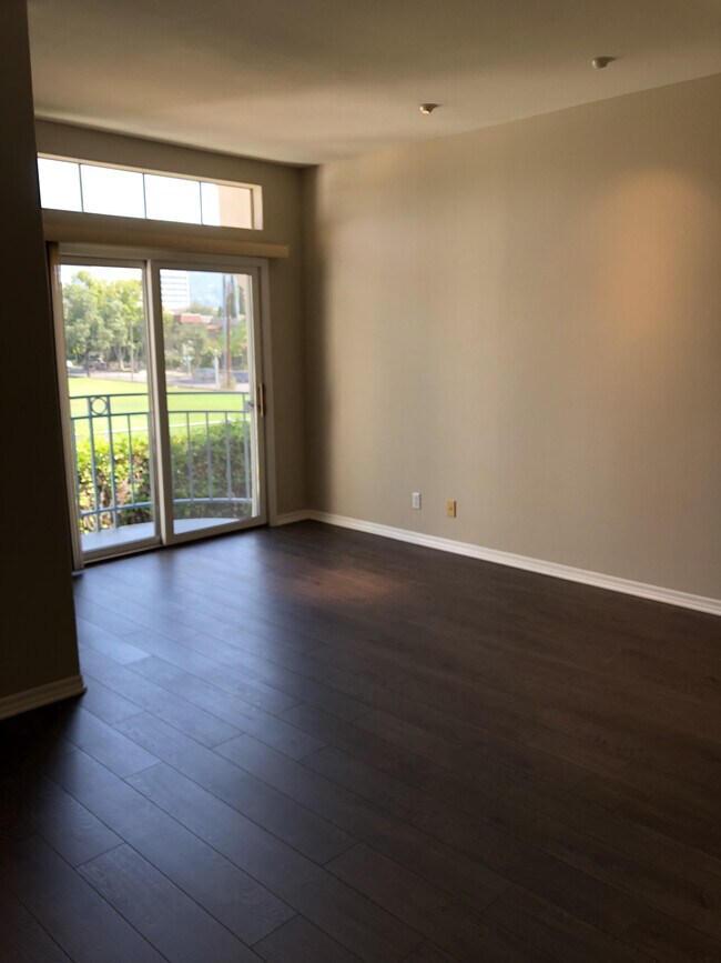 Master Bdrm - 501 S Oak Knoll Ave