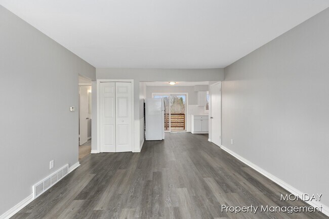 Foto del edificio - 5897 Christie Ave SE
